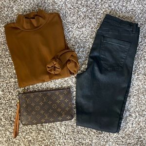 Lush Camel Mockneck Turtleneck Large